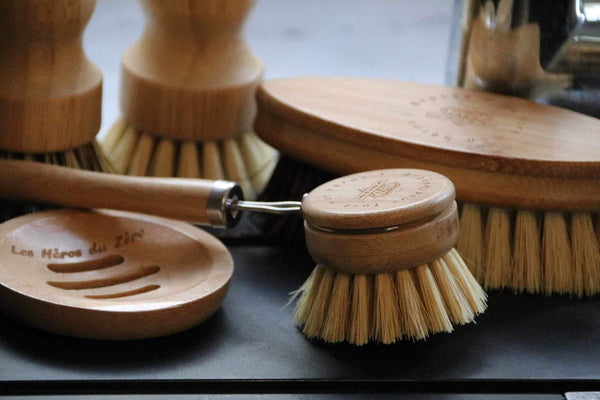 Brosse vaiselle avec manche